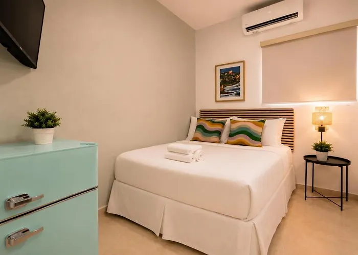 Room 2: Stylish Escape By Calle Cerra Art